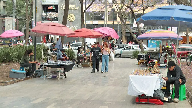 Alameda Central: El patrimonio de la CDMX, oculto bajo el ambulantaje [Fotorreportaje]